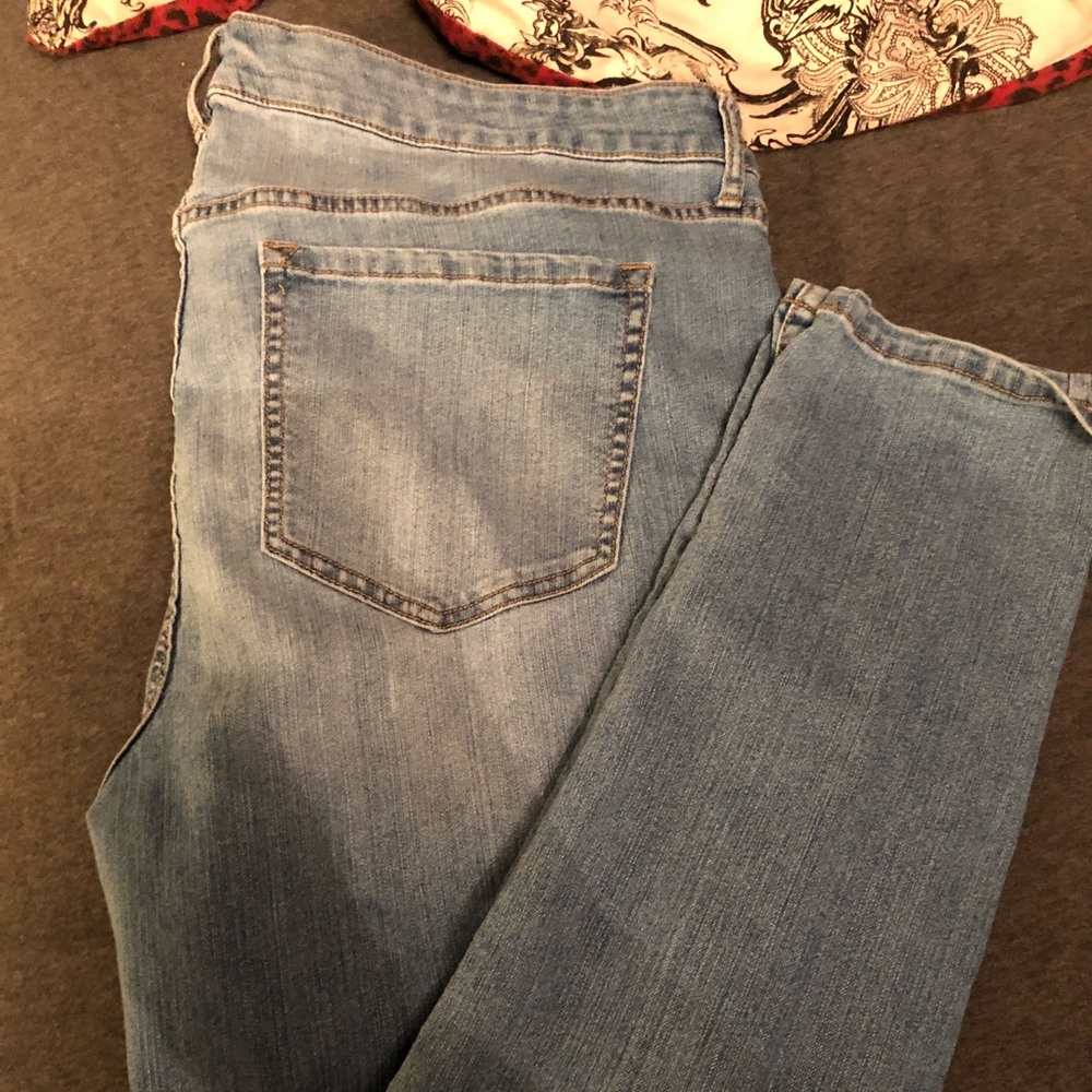 Light wash mid rise super skinny jeans